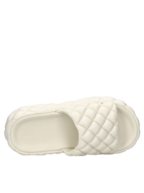 Mules in pelle trapuntata BOTTEGA VENETA | 708885 VBRR0 9013BIANCO